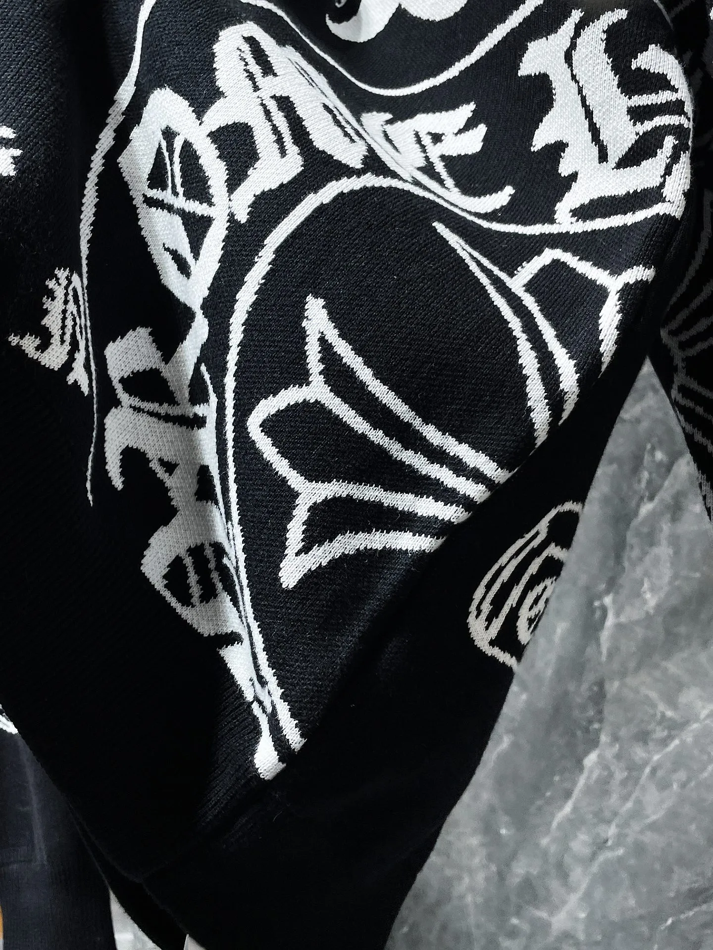 P256 Chrome Hearts🍁Autumn and winter sweater series🍁 Horse hoof full-body jacquard thickened crew neck sweater. Selected high-quality wool blended knitted fabric. Adopt Tajima machine embroidery process. Non-common version on the market. Fashionable high-street must-have for men and women. Recommended color: black. Size: S, M, L, XL